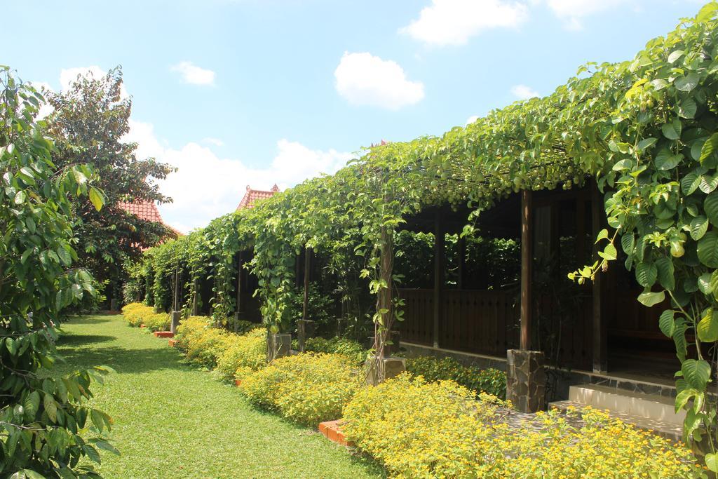 Joglo Ayem Tentrem Prambanan Exterior photo
